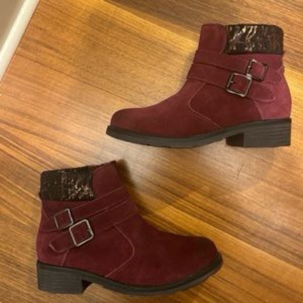 NWOT Bernie Mev Women's Burgundy Ankle Boots